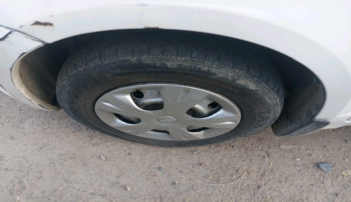 2015 Maruti Swift Dzire LDI, Diesel, Manual, 1,97,577 km, tyre