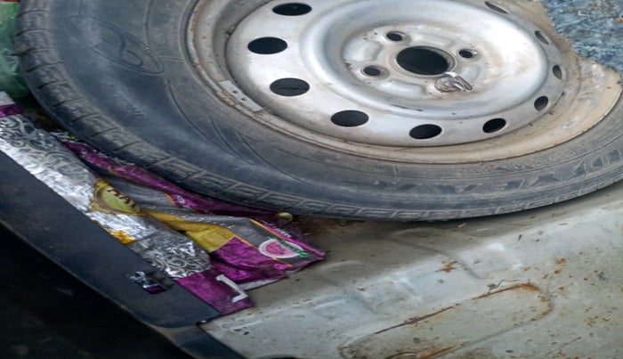 2015 Maruti Swift Dzire LDI, Diesel, Manual, 1,97,577 km, tyre