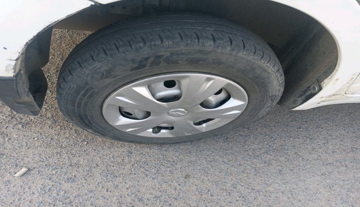 2015 Maruti Swift Dzire LDI, Diesel, Manual, 1,97,577 km, tyre