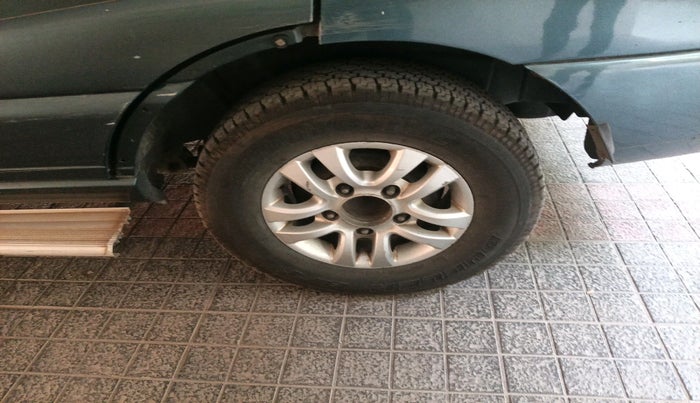 2010 Tata Safari 4X2 VX DICOR 2.2 VTT, Diesel, Manual, 1,90,725 km, tyre