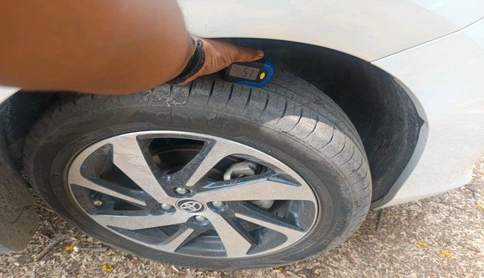 2022 Toyota Glanza V AMT, Petrol, Automatic, 92,890 km, tyre