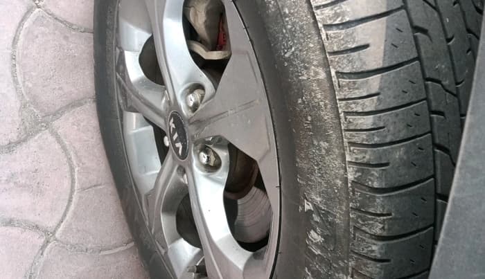 2019 KIA SELTOS HTK PLUS 1.5 DIESEL, Diesel, Manual, 1,38,436 km, tyre