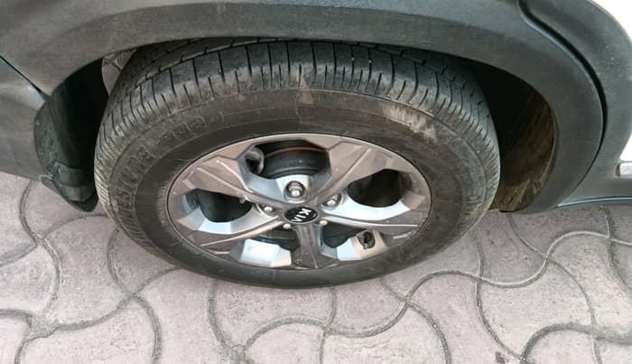 2019 KIA SELTOS HTK PLUS 1.5 DIESEL, Diesel, Manual, 1,38,436 km, tyre