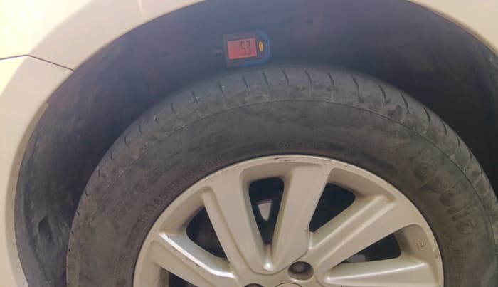 2015 Maruti Swift Dzire ZXI, Petrol, Manual, 75,951 km, tyre