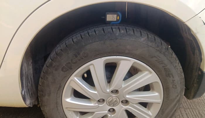 2015 Maruti Swift Dzire ZXI, Petrol, Manual, 75,951 km, tyre