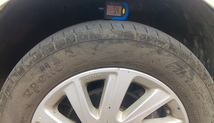 2015 Maruti Swift Dzire ZXI, Petrol, Manual, 75,951 km, tyre