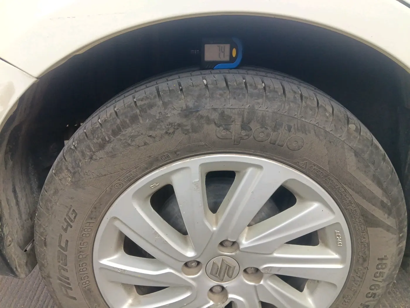 2015 Maruti Swift Dzire ZXI, Petrol, Manual, 75,951 km, tyre