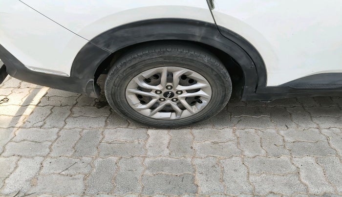 2022 KIA CARENS LUXURY PLUS 1.4 PETROL 7 STR, Petrol, Manual, 92,610 km, tyre