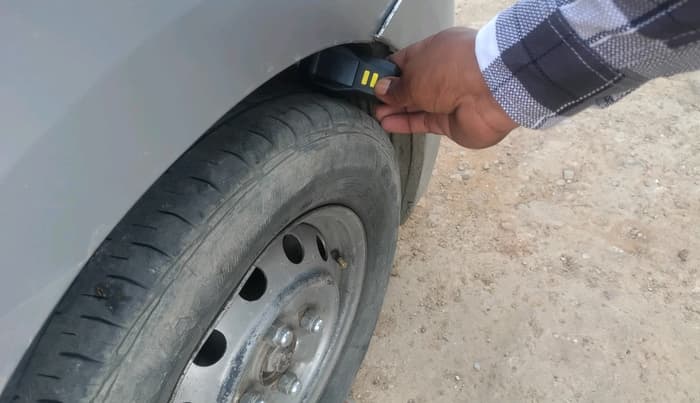 2016 Hyundai Eon ERA +, Petrol, Manual, 1,12,506 km, tyre