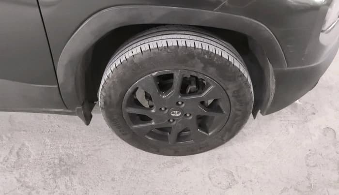 2022 Tata PUNCH  ACCOMPLISHED AMT CAMO EDITION, Petrol, Automatic, 81,829 km, tyre