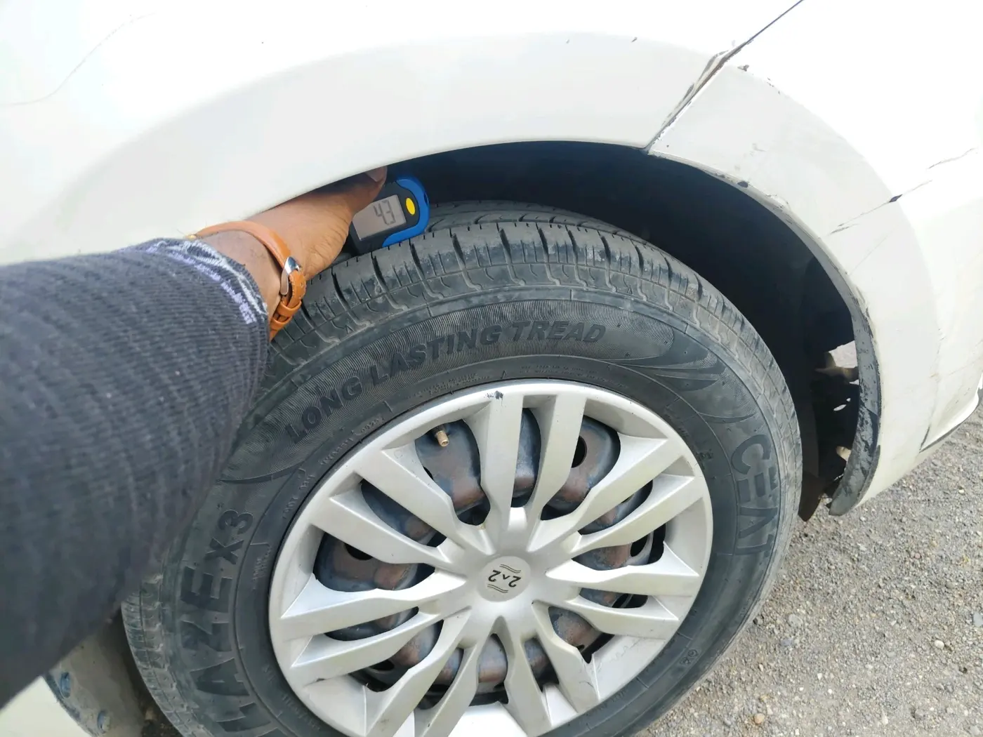 2021 Maruti Dzire VXI, CNG, Manual, 2,25,187 km, tyre
