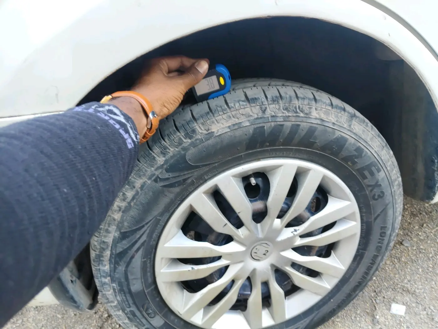 2021 Maruti Dzire VXI, CNG, Manual, 2,25,187 km, tyre