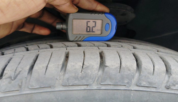 2022 Nissan Kicks XV 1.5, Petrol, Manual, 28,995 km, tyre