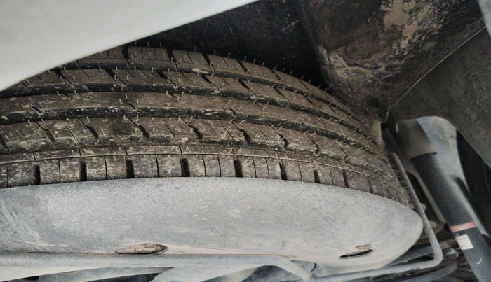 2022 Nissan Kicks XV 1.5, Petrol, Manual, 28,995 km, tyre