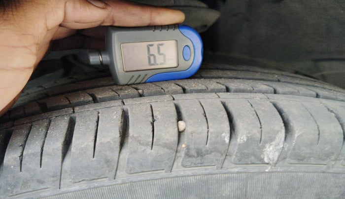 2022 Nissan Kicks XV 1.5, Petrol, Manual, 28,995 km, tyre