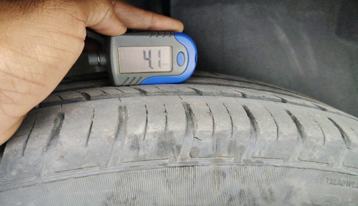 2022 Nissan Kicks XV 1.5, Petrol, Manual, 28,995 km, tyre