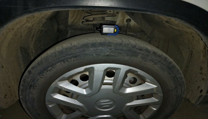 2020 Maruti Vitara Brezza LXI, CNG, Manual, 1,12,509 km, tyre