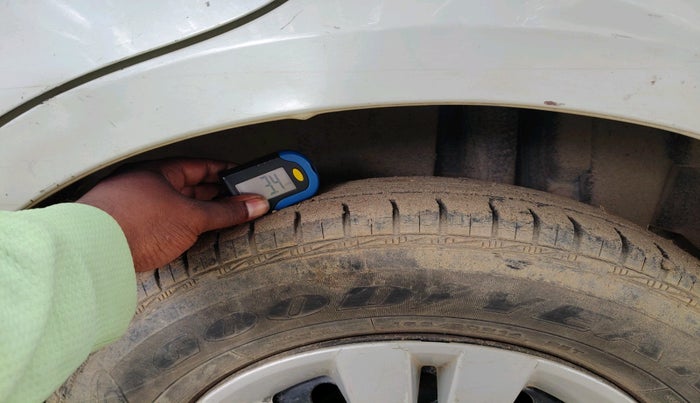 2012 Maruti Swift Dzire VXI, CNG, Manual, 1,04,908 km, tyre