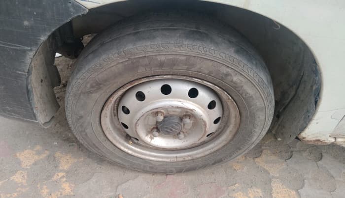 2011 Maruti Wagon R 1.0 LXI CNG, CNG, Manual, 1,39,767 km, tyre