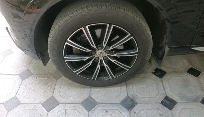 2019 Volvo XC 60 D5 INSCRIPTION, Diesel, Automatic, 1,38,189 km, tyre