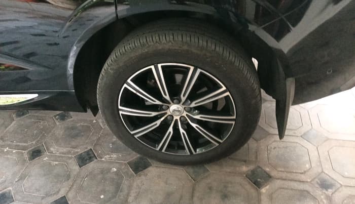 2019 Volvo XC 60 D5 INSCRIPTION, Diesel, Automatic, 1,38,189 km, tyre
