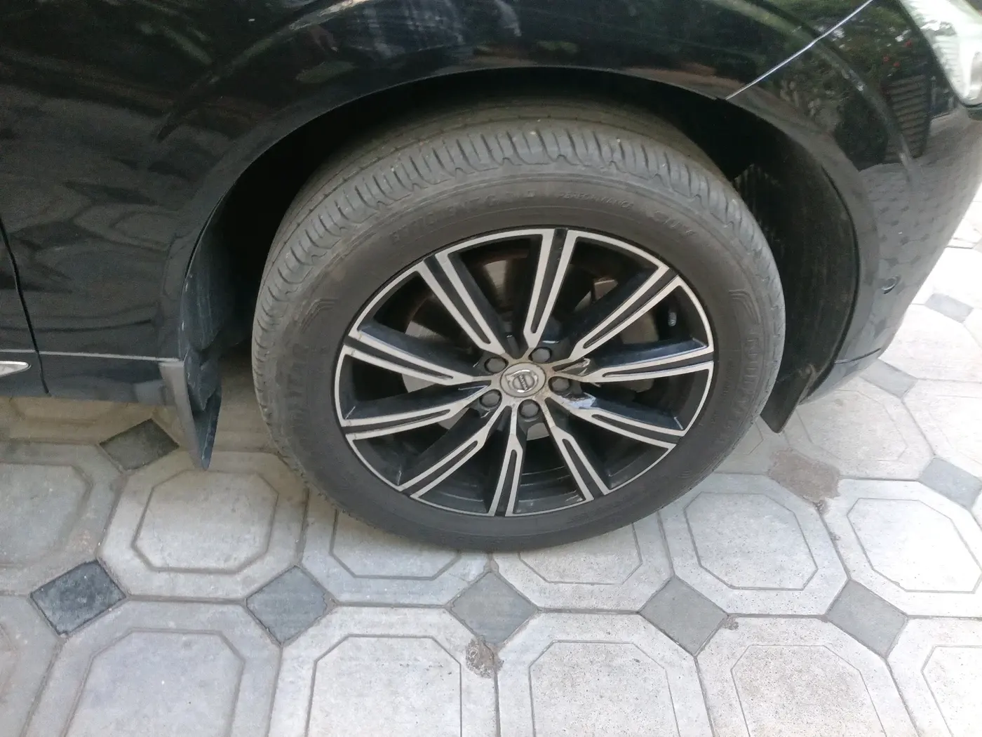 2019 Volvo XC 60 D5 INSCRIPTION, Diesel, Automatic, 1,38,189 km, tyre