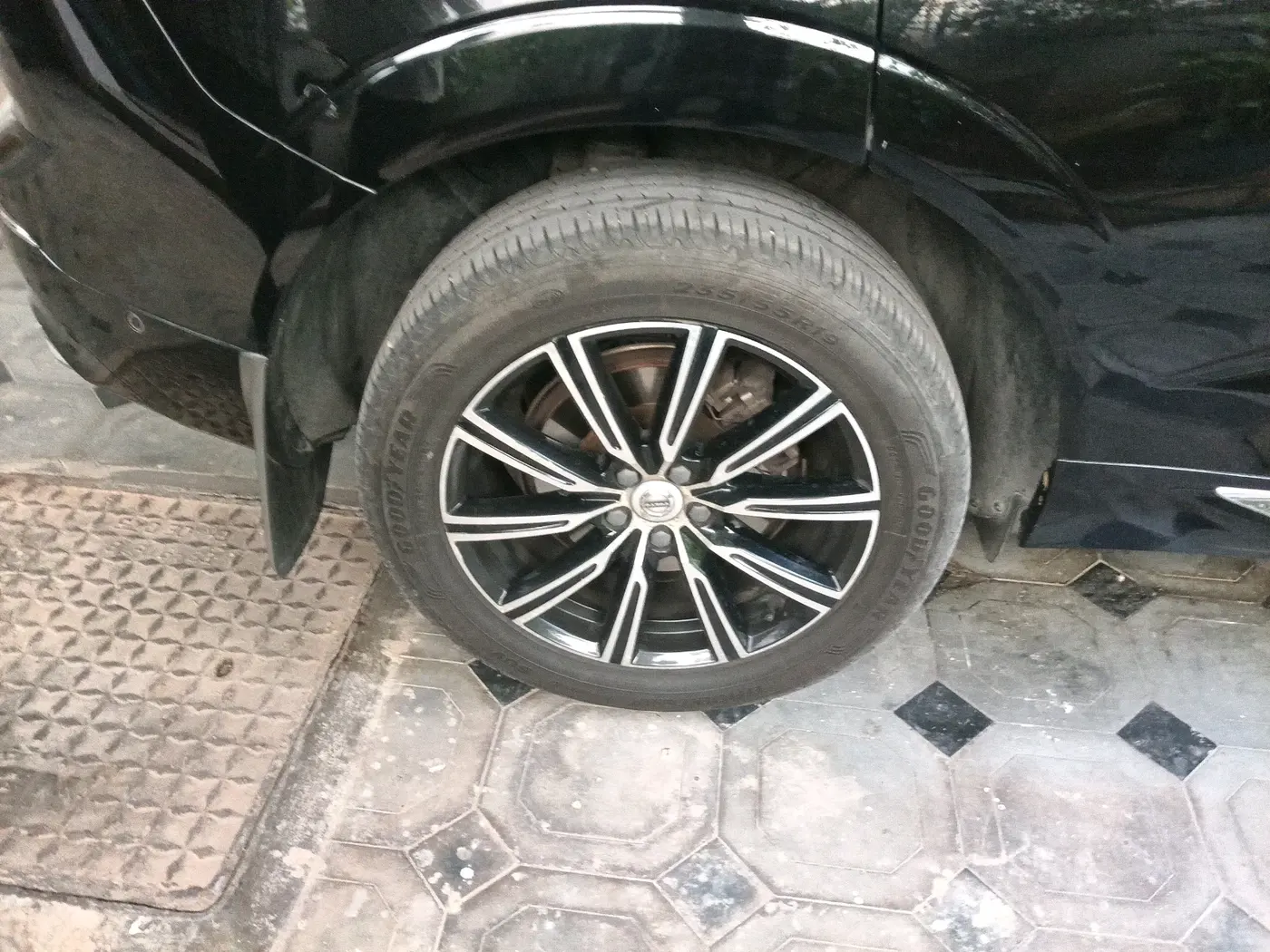 2019 Volvo XC 60 D5 INSCRIPTION, Diesel, Automatic, 1,38,189 km, tyre