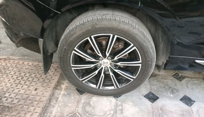 2019 Volvo XC 60 D5 INSCRIPTION, Diesel, Automatic, 1,38,189 km, tyre