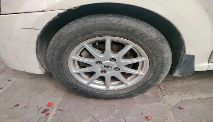 2018 Mahindra E VERITO D6, Electric, Automatic, 74,706 km, tyre