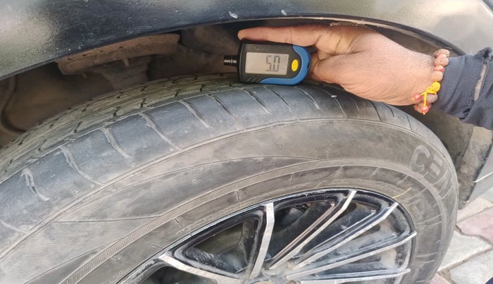 2020 Mahindra XUV300 W6 1.2 PETROL, Petrol, Manual, 51,004 km, tyre