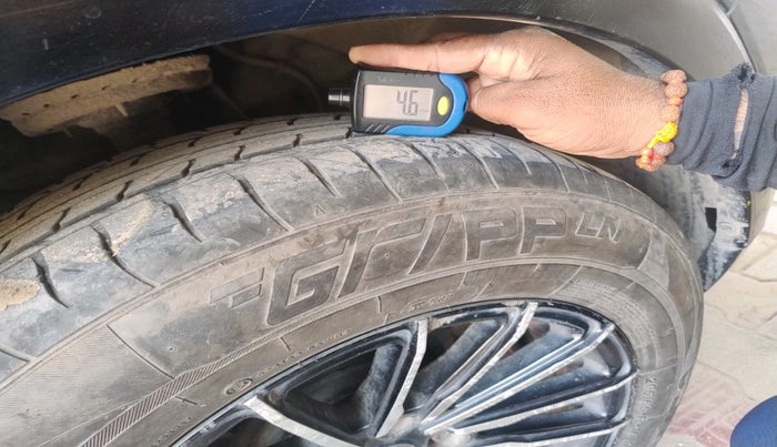 2020 Mahindra XUV300 W6 1.2 PETROL, Petrol, Manual, 51,004 km, tyre