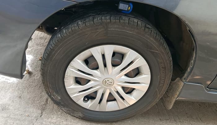 2015 Toyota Innova 2.5 GX 8 STR, Diesel, Manual, 2,92,203 km, tyre