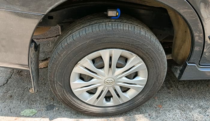 2015 Toyota Innova 2.5 GX 8 STR, Diesel, Manual, 2,92,203 km, tyre