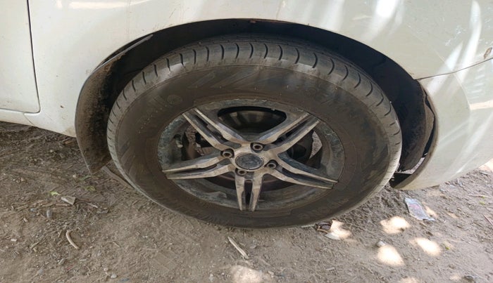 2010 Hyundai i20 MAGNA 1.2, CNG, Manual, 1,66,314 km, tyre