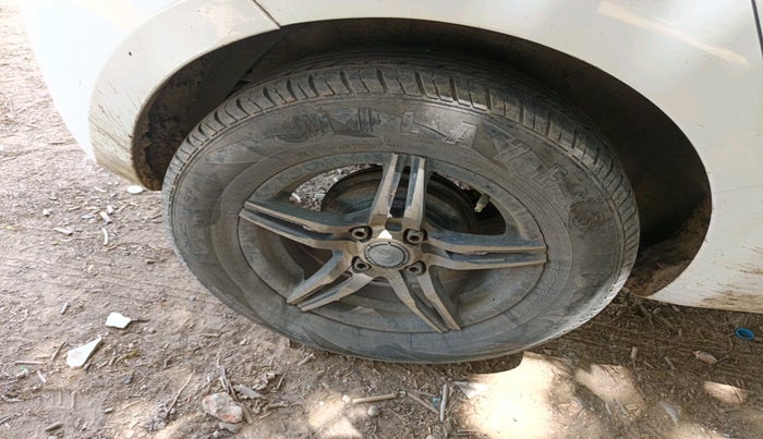 2010 Hyundai i20 MAGNA 1.2, CNG, Manual, 1,66,314 km, tyre