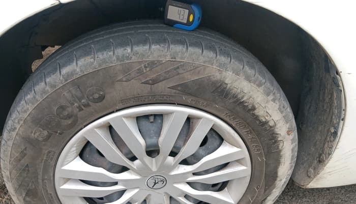 2018 Maruti Dzire VDI, Diesel, Manual, 1,54,398 km, tyre