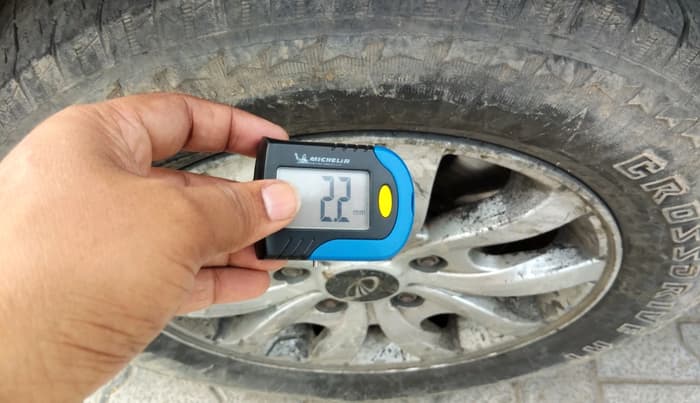 2018 Mahindra XUV500 W10, Diesel, Manual, 1,02,044 km, tyre