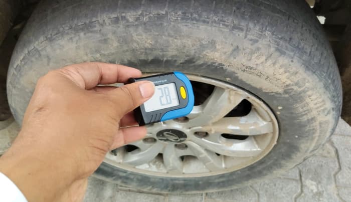 2018 Mahindra XUV500 W10, Diesel, Manual, 1,02,044 km, tyre