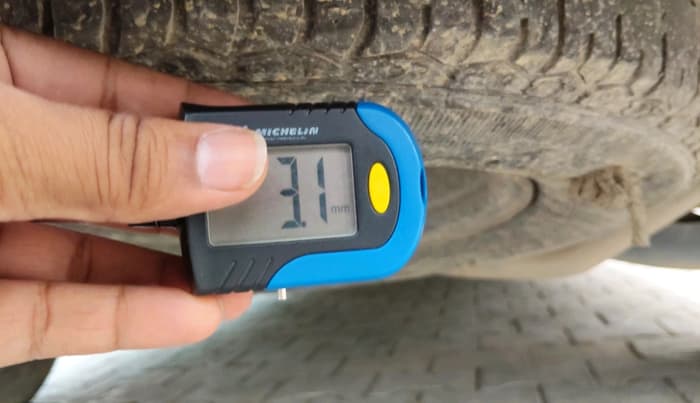2018 Mahindra XUV500 W10, Diesel, Manual, 1,02,044 km, tyre