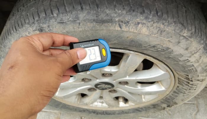 2018 Mahindra XUV500 W10, Diesel, Manual, 1,02,044 km, tyre