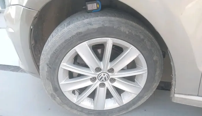 2016 Volkswagen Vento HIGHLINE 1.5 AT, Diesel, Automatic, 54,659 km, tyre