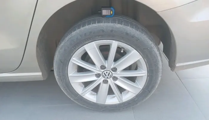 2016 Volkswagen Vento HIGHLINE 1.5 AT, Diesel, Automatic, 54,659 km, tyre