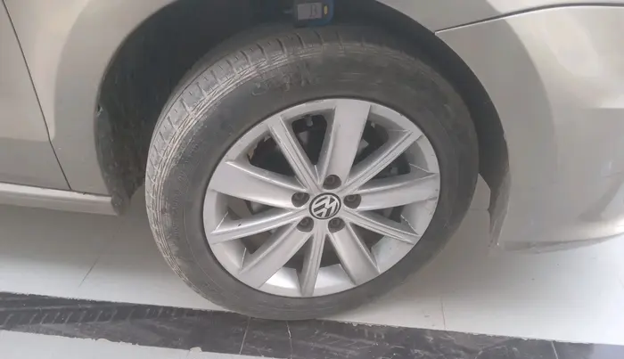 2016 Volkswagen Vento HIGHLINE 1.5 AT, Diesel, Automatic, 54,659 km, tyre