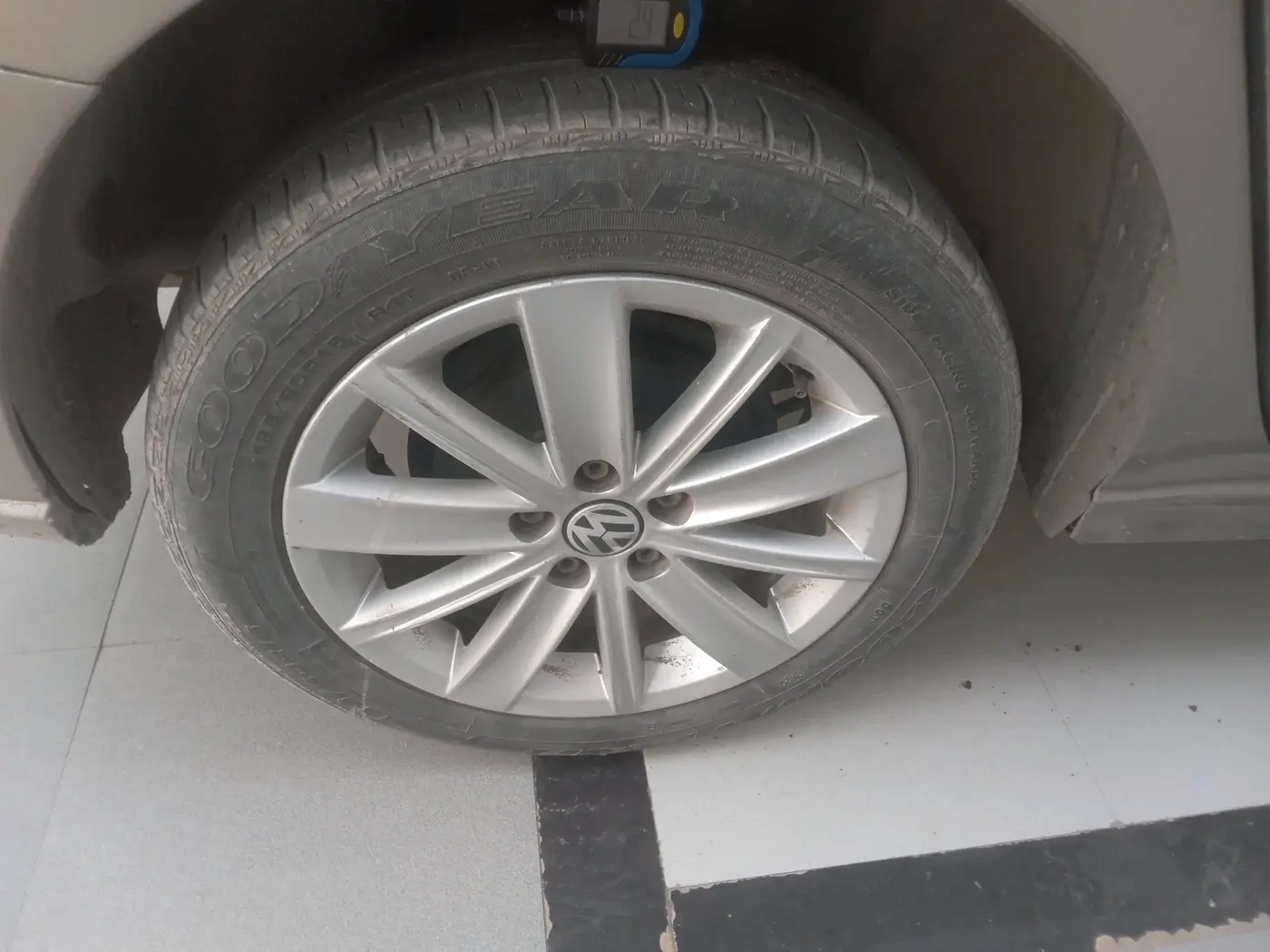 2016 Volkswagen Vento HIGHLINE 1.5 AT, Diesel, Automatic, 54,659 km, tyre