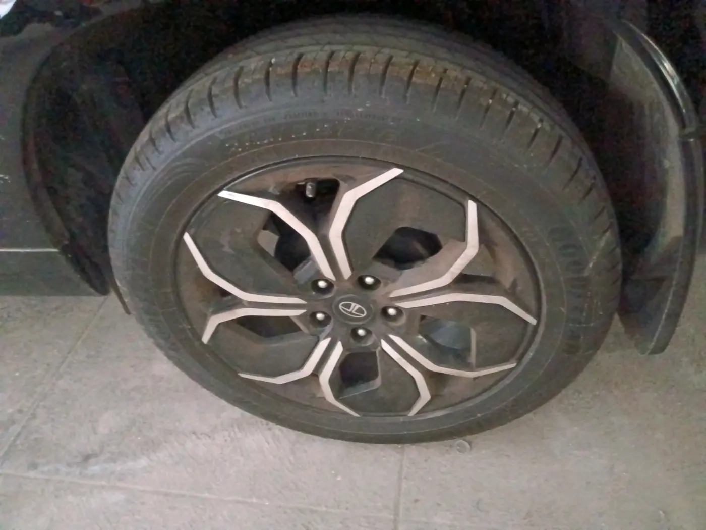 2025 Tata Curvv Accomplished S 1.2 Petrol 6MT, Petrol, Manual, 5,026 km, tyre