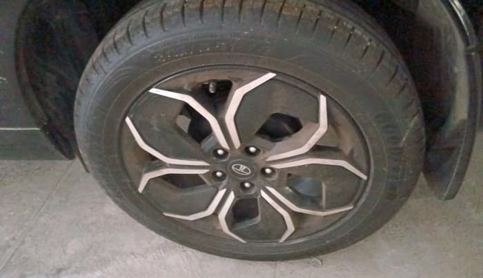 2025 Tata Curvv Accomplished S 1.2 Petrol 6MT, Petrol, Manual, 5,026 km, tyre