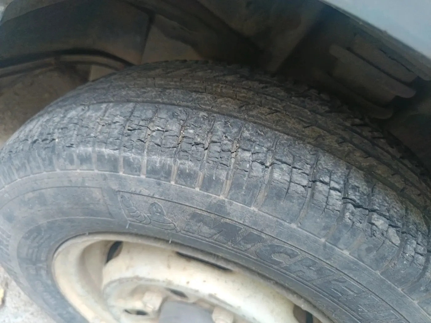 2003 Maruti Omni 5 STR, Petrol, Manual, 61,997 km, tyre