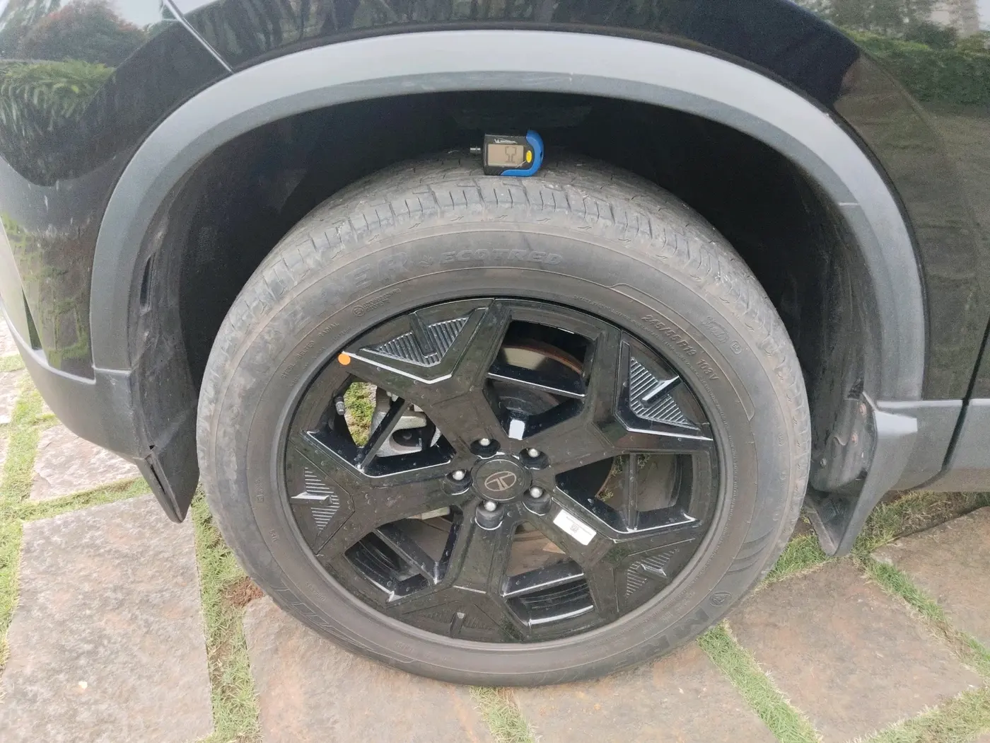 2024 Tata Harrier FEARLESS PLUS DARK EDITION AT, Diesel, Automatic, 8,744 km, tyre