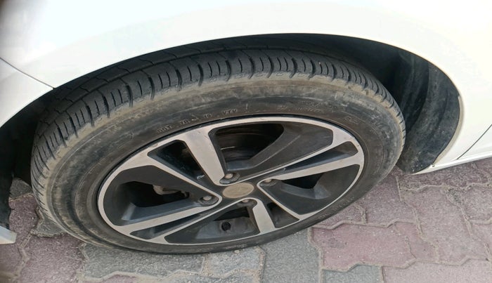 2022 Tata ALTROZ XZ PETROL, Petrol, Manual, 33,091 km, tyre
