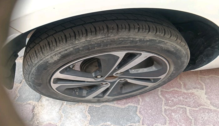 2022 Tata ALTROZ XZ PETROL, Petrol, Manual, 33,091 km, tyre